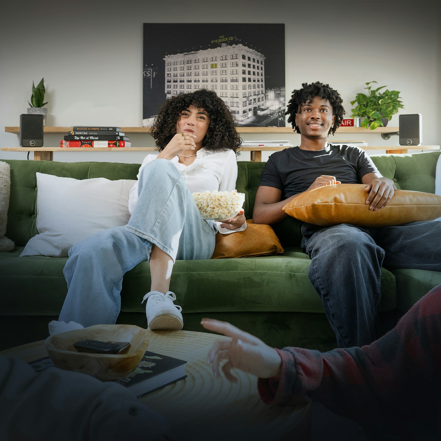 Flexus SURR 100 Behind Friends on Couch 2000x2000