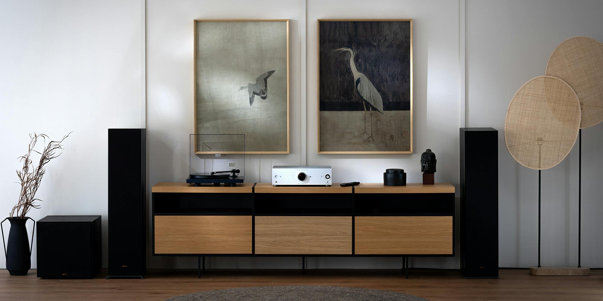 Onkyo Icon A 50 silver in sophisticated listening room with Klipsch speakers and crane wall art 2000x1000