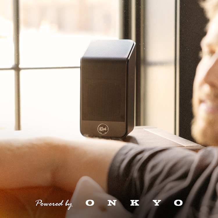 Flexus SURR 200 on side table in warm sunlight 2000x2000 2025 04 04 180853 qdqy 5