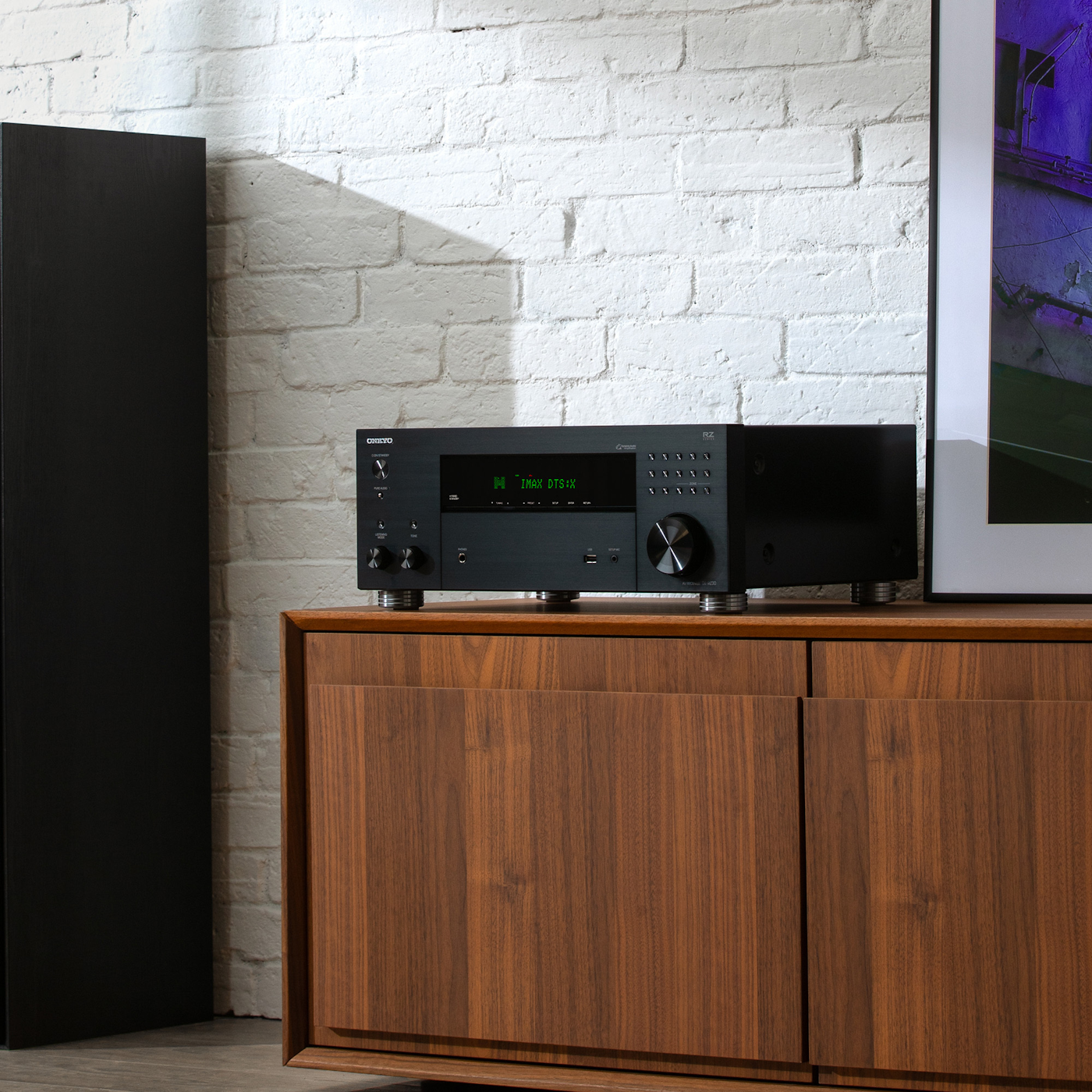 ONKYO TX RZ30 with floorstanding speaker and art med res 2000x2000